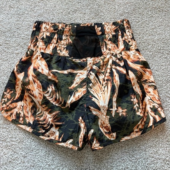 Free People Movement Way Home Shorts Womens S Green Tan Floral Athletic - Picture 8 of 9